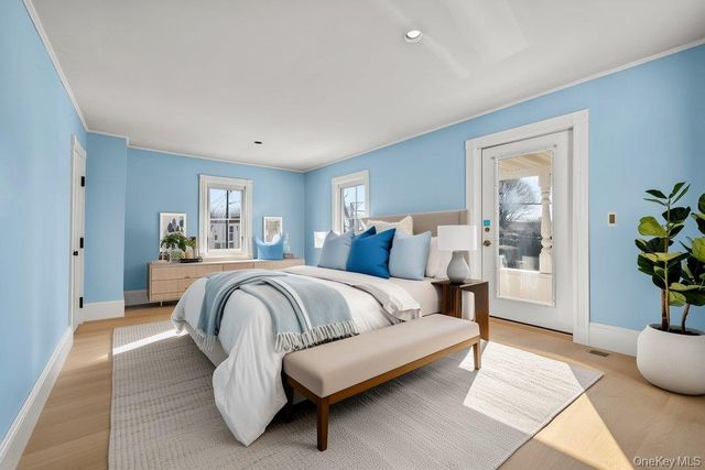 15 Bayside Avenue, Oyster Bay, NY 11771