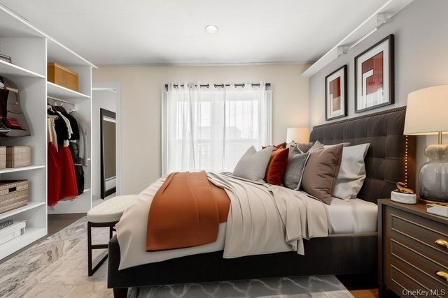 15 Bayside Avenue, Oyster Bay, NY 11771