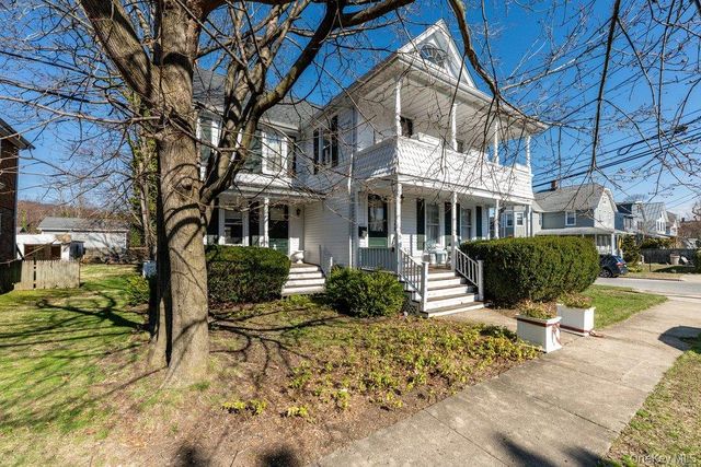 15 Bayside Avenue, Oyster Bay, NY 11771