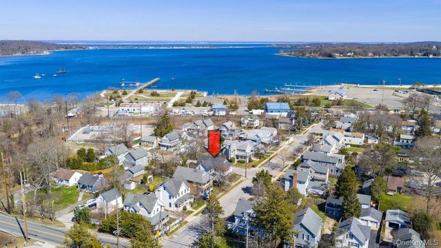 15 Bayside Avenue, Oyster Bay, NY 11771