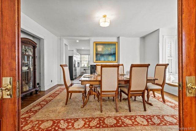 15 Bayside Avenue, Oyster Bay, NY 11771