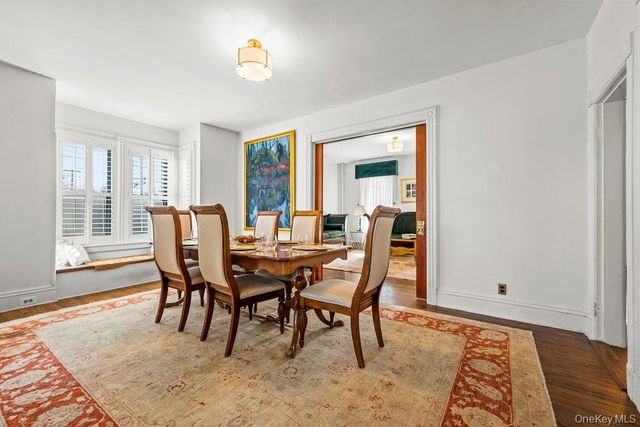 15 Bayside Avenue, Oyster Bay, NY 11771