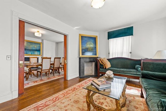 15 Bayside Avenue, Oyster Bay, NY 11771