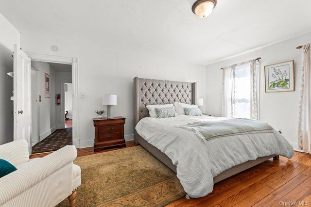 15 Bayside Avenue, Oyster Bay, NY 11771