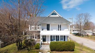 15 Bayside Avenue, Oyster Bay, NY 11771