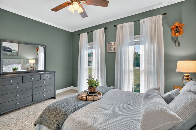 594 Waters Edge Dr, Estill Springs, TN 37330