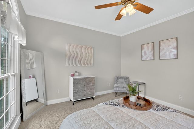 594 Waters Edge Dr, Estill Springs, TN 37330