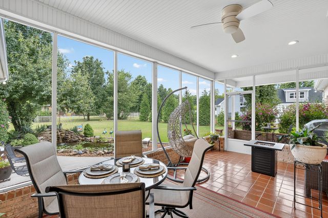 594 Waters Edge Dr, Estill Springs, TN 37330