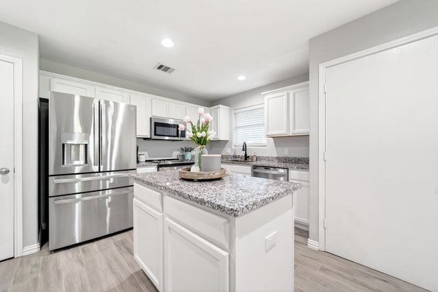 103 Avery Lane, Fate, TX 75189