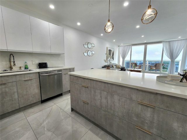 3505 S Ocean Drive PENTHOUSE 1502, Hollywood, FL 33019