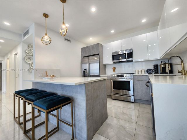 3505 S Ocean Drive PENTHOUSE 1502, Hollywood, FL 33019