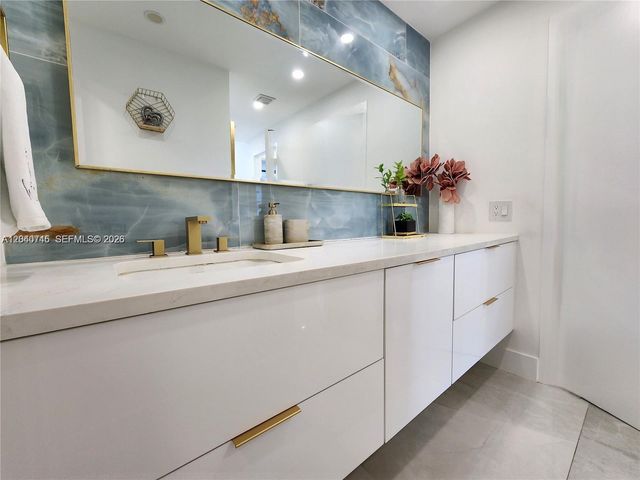 3505 S Ocean Drive PENTHOUSE 1502, Hollywood, FL 33019