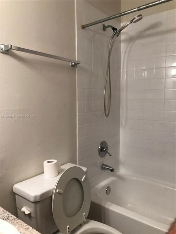 7140 NW 179th St 204, Hialeah, FL 33015