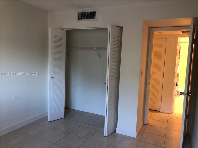 7140 NW 179th St 204, Hialeah, FL 33015