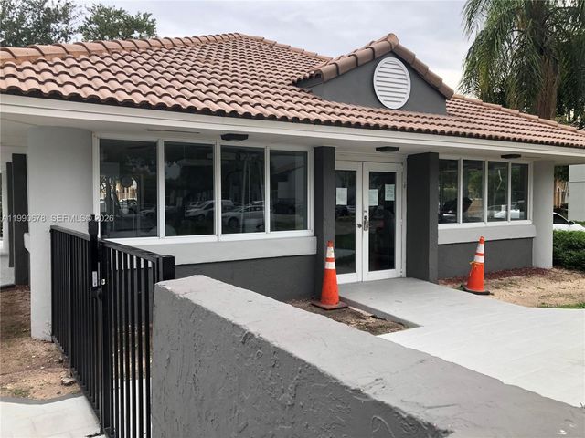 7140 NW 179th St 204, Hialeah, FL 33015