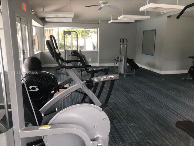 7140 NW 179th St 204, Hialeah, FL 33015