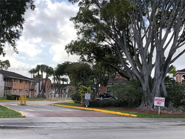7140 NW 179th St 204, Hialeah, FL 33015