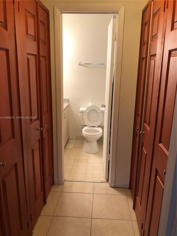 7140 NW 179th St 204, Hialeah, FL 33015