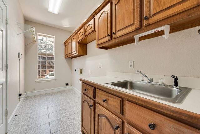 608 Hawthorn Circle, Highland Village, TX 75077