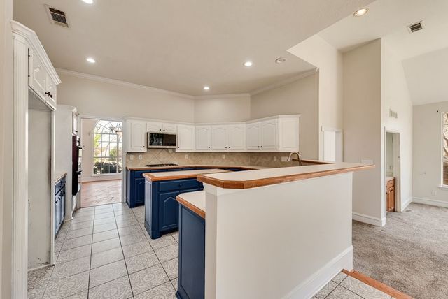 608 Hawthorn Circle, Highland Village, TX 75077