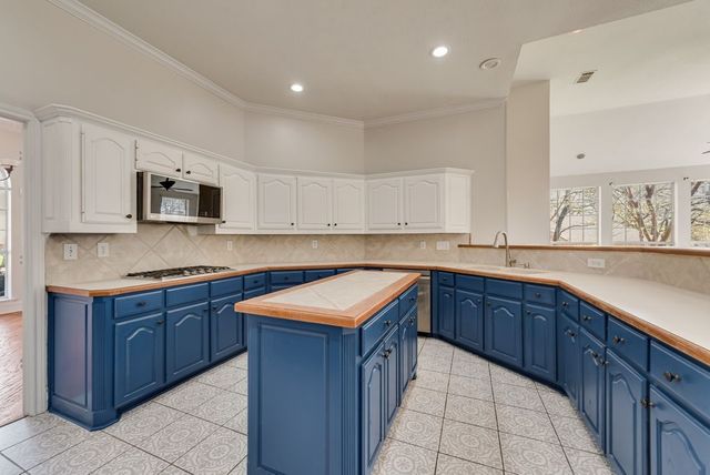 608 Hawthorn Circle, Highland Village, TX 75077