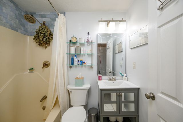 4 Lydon Lane B1-4, Halifax, MA 02338
