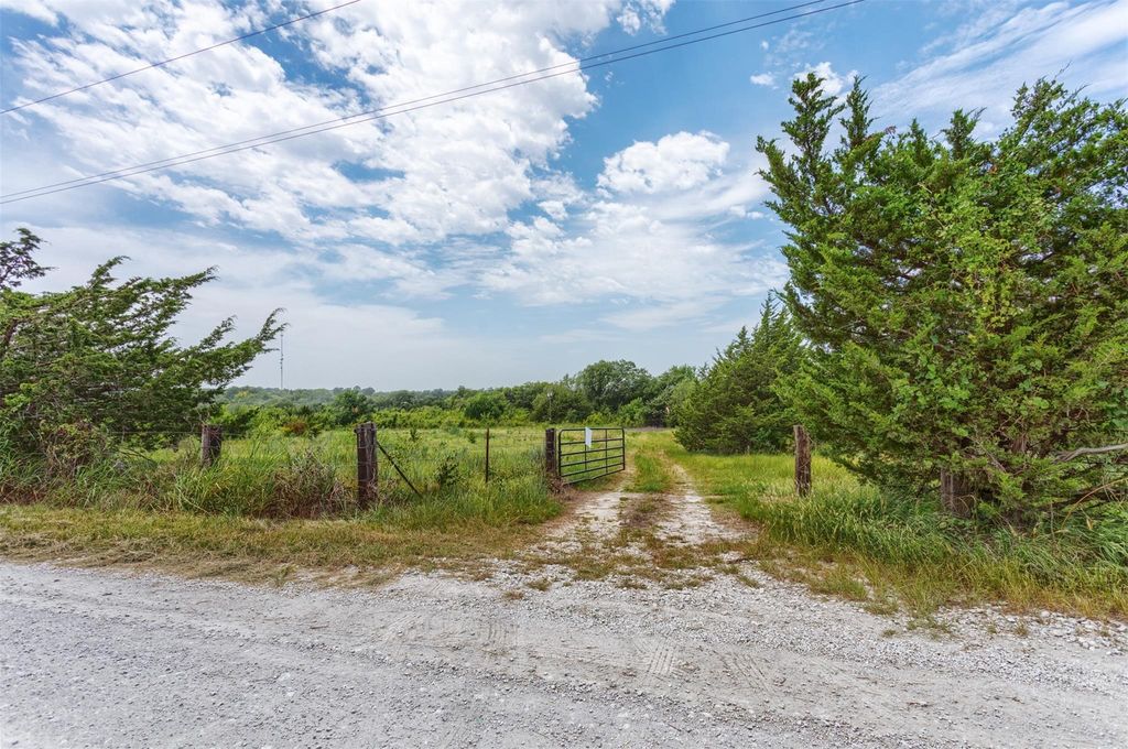 2075 County Road 151, Gainesville, TX 76240