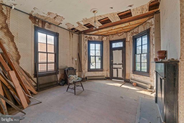 2120 BOLTON ST, Baltimore, MD 21217