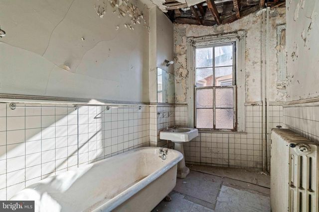 2120 BOLTON ST, Baltimore, MD 21217