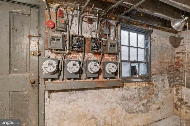 2120 BOLTON ST, Baltimore, MD 21217