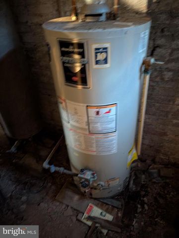 2120 BOLTON ST, Baltimore, MD 21217