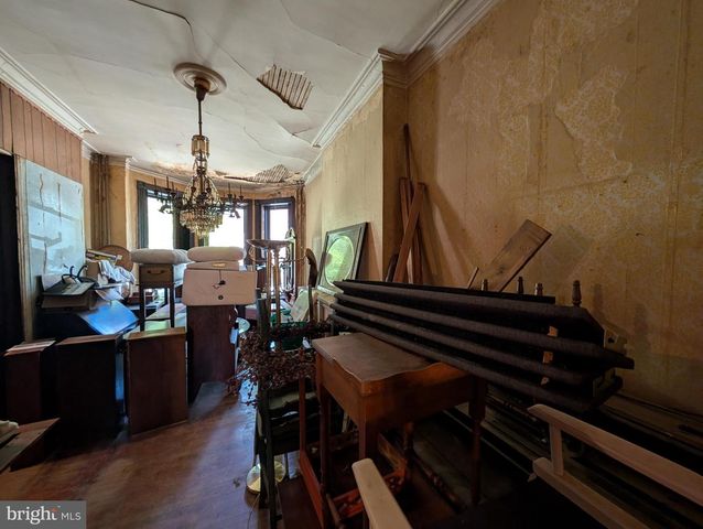 2120 BOLTON ST, Baltimore, MD 21217