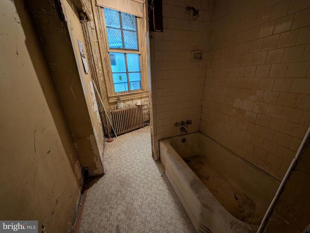 2120 BOLTON ST, Baltimore, MD 21217