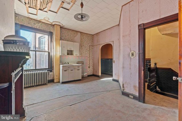 2120 BOLTON ST, Baltimore, MD 21217