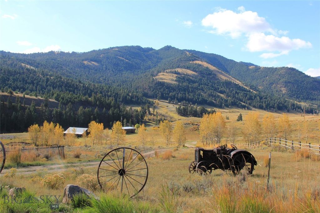 593 Cinnabar Creek W, Gardiner, MT 59030