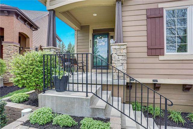 8528 Cardinal Street, Lenexa, KS 66219
