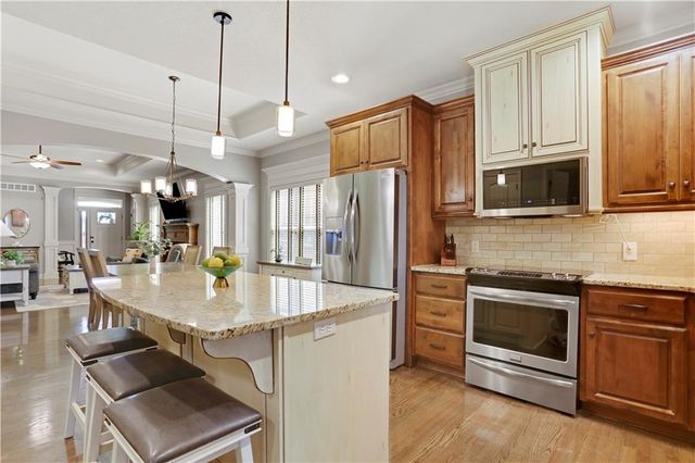 8528 Cardinal Street, Lenexa, KS 66219