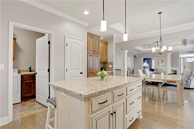 8528 Cardinal Street, Lenexa, KS 66219