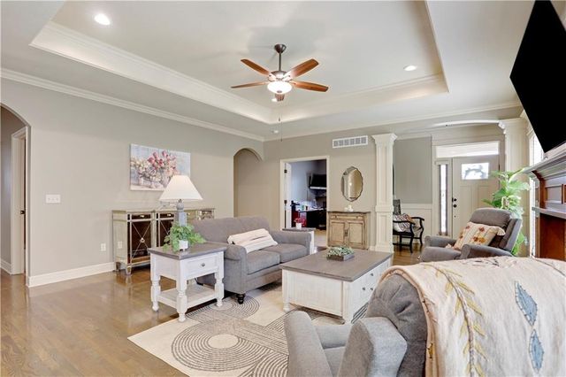 8528 Cardinal Street, Lenexa, KS 66219