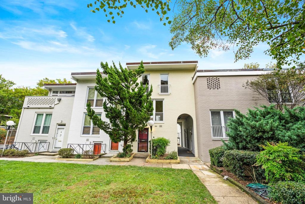 73 G ST SW #103, Washington, DC 20024