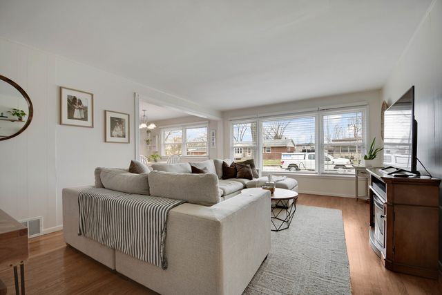 333 Homewood Court, Chicago Heights, IL 60411