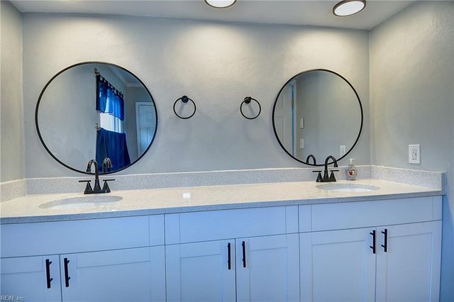 4833 Rosecroft St, Virginia Beach, VA 23464