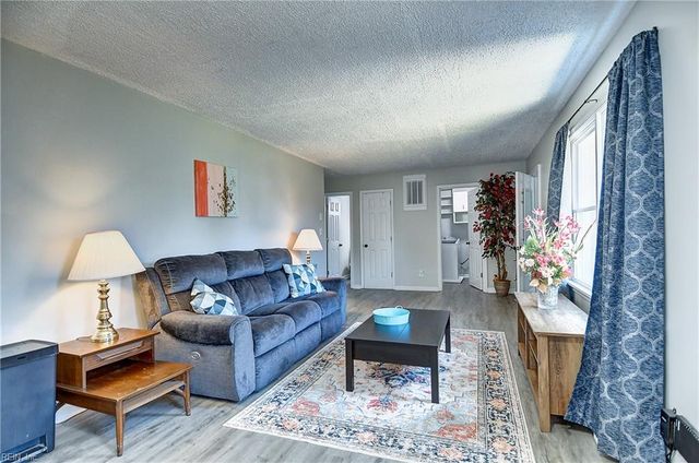 4833 Rosecroft St, Virginia Beach, VA 23464