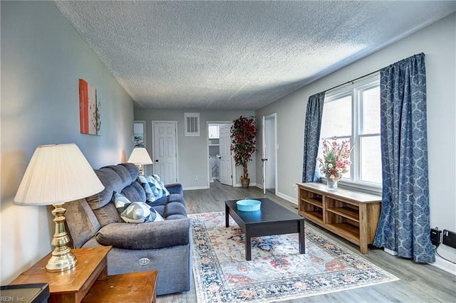4833 Rosecroft St, Virginia Beach, VA 23464