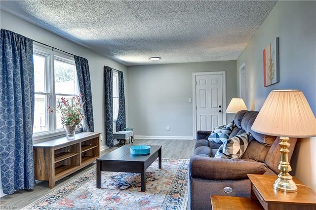 4833 Rosecroft St, Virginia Beach, VA 23464