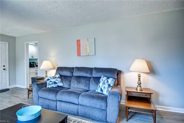 4833 Rosecroft St, Virginia Beach, VA 23464