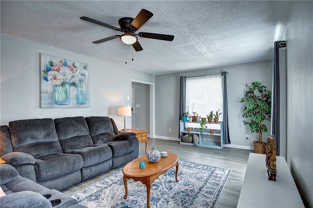 4833 Rosecroft St, Virginia Beach, VA 23464