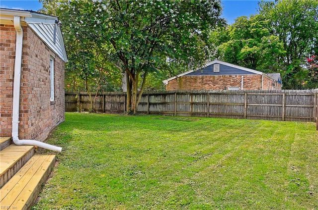 4833 Rosecroft St, Virginia Beach, VA 23464