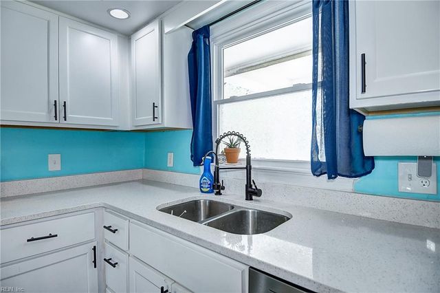 4833 Rosecroft St, Virginia Beach, VA 23464