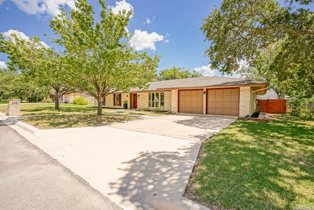 622 Sunhaven Dr, Windcrest, TX 78239